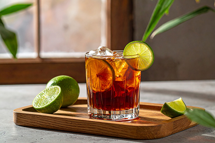 Top 10 Cocktails mit braunem Rum